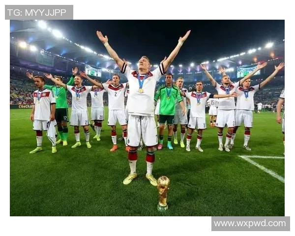 足球传奇施魏因施泰格签名卡珍藏版引发收藏热潮魅力不减